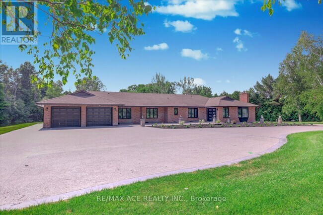 3589 Tooley Rd in Courtice, ON - Building Photo - Building Photo