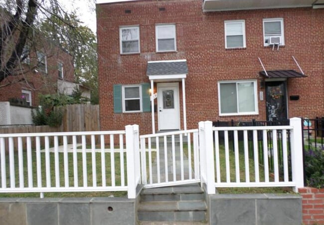 property at 129 W Reed Ave