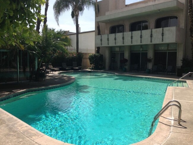 property at 5330 Lindley Ave