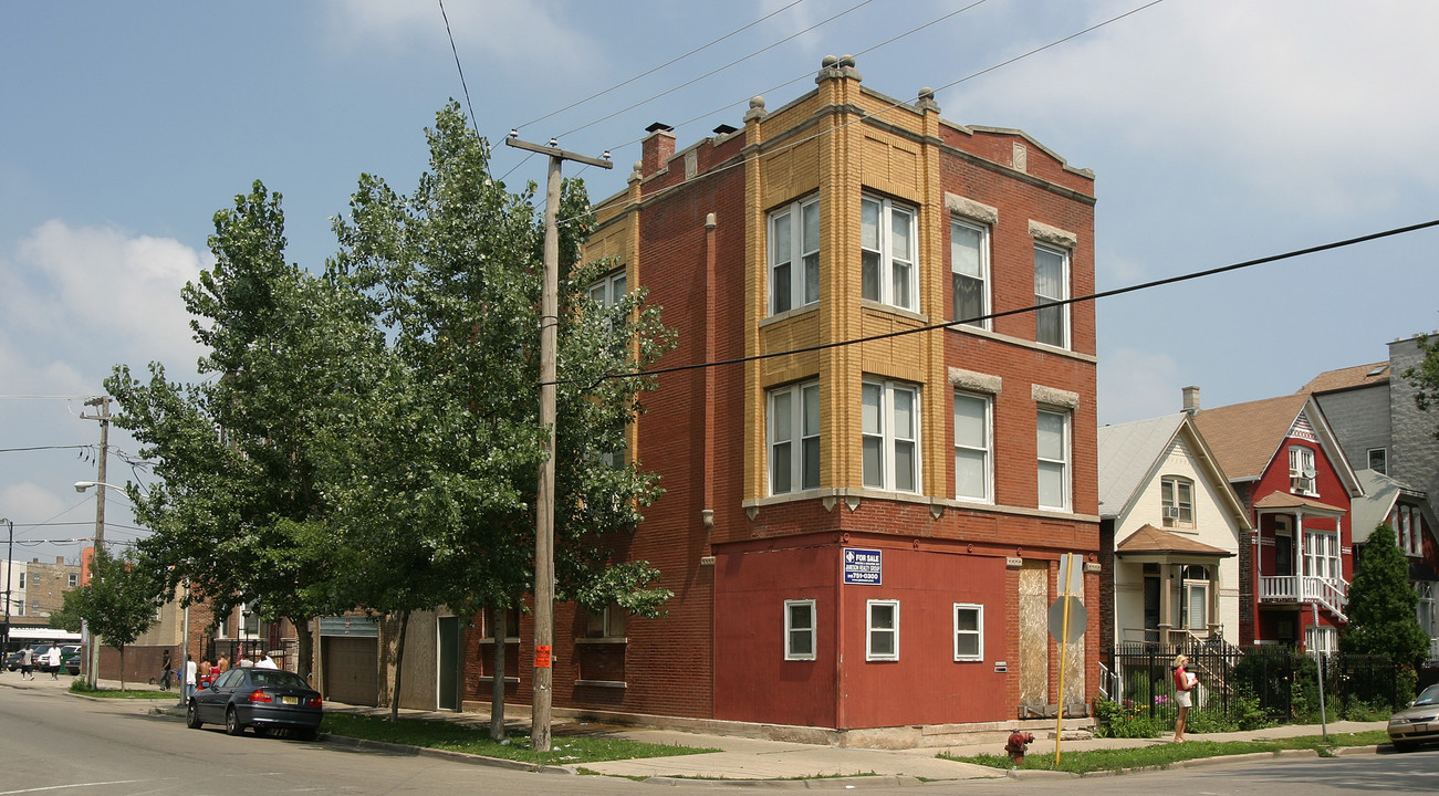 2558 W Haddon Ave in Chicago, IL - Building Photo