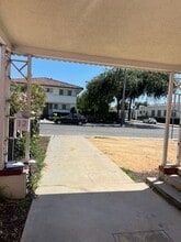 4435 E 60th St, Unit Front/main house in Maywood, CA - Building Photo - Building Photo