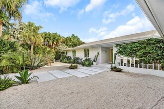 250 Knollwood Dr in Key Biscayne, FL - Building Photo - Building Photo