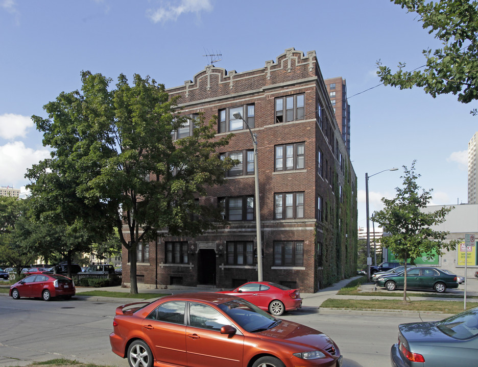 Holland Apartment in Milwaukee, WI - Foto de edificio