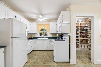 137-139 N Main St in Lebanon, NH - Foto de edificio - Building Photo