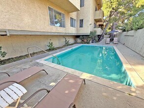 5000 Whitsett Ave in Los Angeles, CA - Building Photo - Building Photo