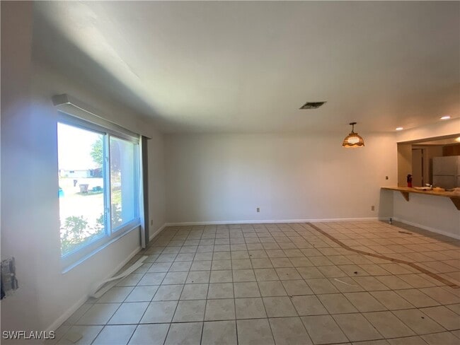 3225 SW Santa Barbara Pl in Cape Coral, FL - Building Photo - Building Photo