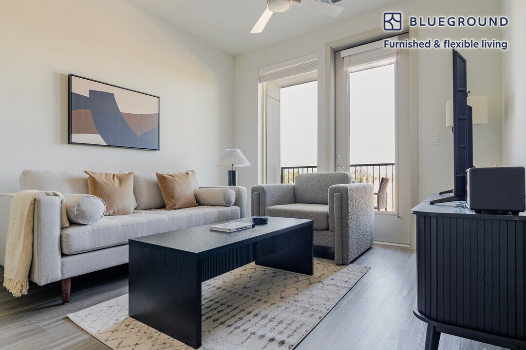 11600 Spirit Dr in Austin, TX - Foto de edificio