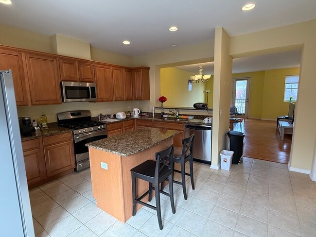 2225 S Crambourne Way in Arlington Heights, IL - Building Photo - Building Photo