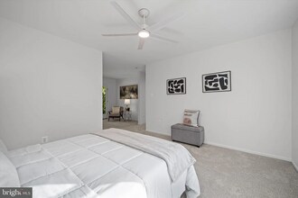 10116 Dundalk St in Fairfax, VA - Foto de edificio - Building Photo