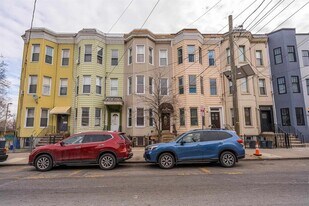 242 Palisade Ave in Jersey City, NJ - Building Photo