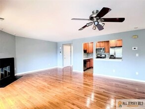 1212 Woodhaven Dr in Edison, NJ - Building Photo - Building Photo