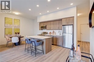 1333 Weber St E in Kitchener, ON - Building Photo