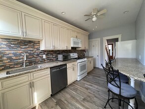 18 Summit Rd in Elizabeth, NJ - Building Photo - Building Photo