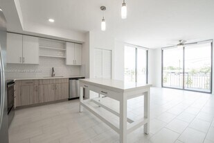 3645 NW 36th St in Miami, FL - Building Photo