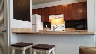 1121 Thurston in Manhattan, KS - Foto de edificio - Building Photo