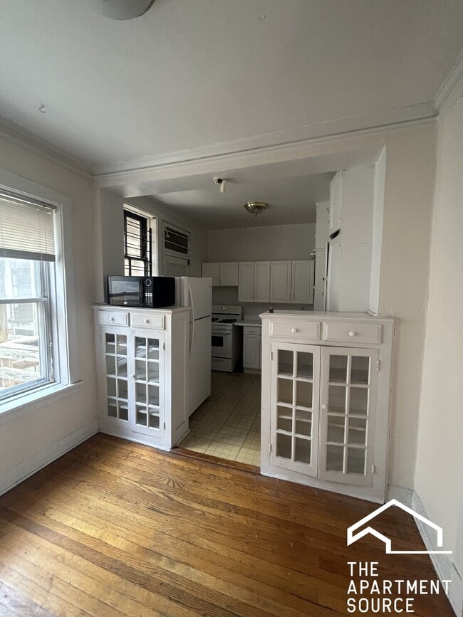 property at 4402 N Winchester Ave