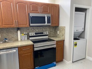 11615 NW 28th St, Unit 4 in Coral Springs, FL - Building Photo - Building Photo