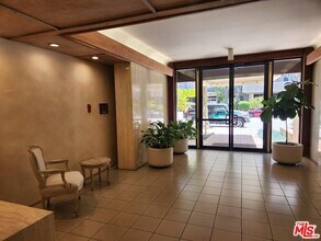 117 S Doheny Dr in Los Angeles, CA - Foto de edificio - Building Photo