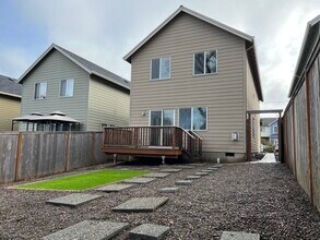 345 NW Freeman Ave in Hillsboro, OR - Building Photo - Building Photo