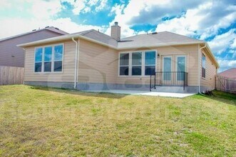 236 Matthews Ln in Kyle, TX - Building Photo - Building Photo