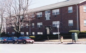 71-81 Pond St in Quincy, MA - Foto de edificio - Building Photo