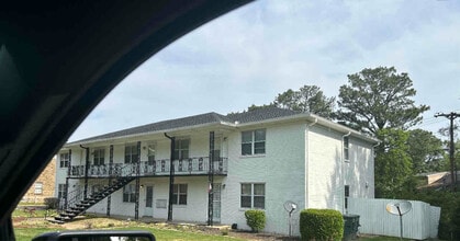 1914 St James Dr in Memphis, TN - Foto de edificio - Building Photo