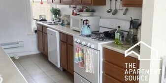 918 Green Bay Rd, Unit 2L in Winnetka, IL - Building Photo