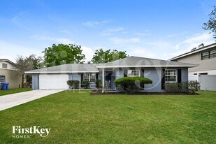 718 Kingswood Loop in Brandon, FL - Building Photo