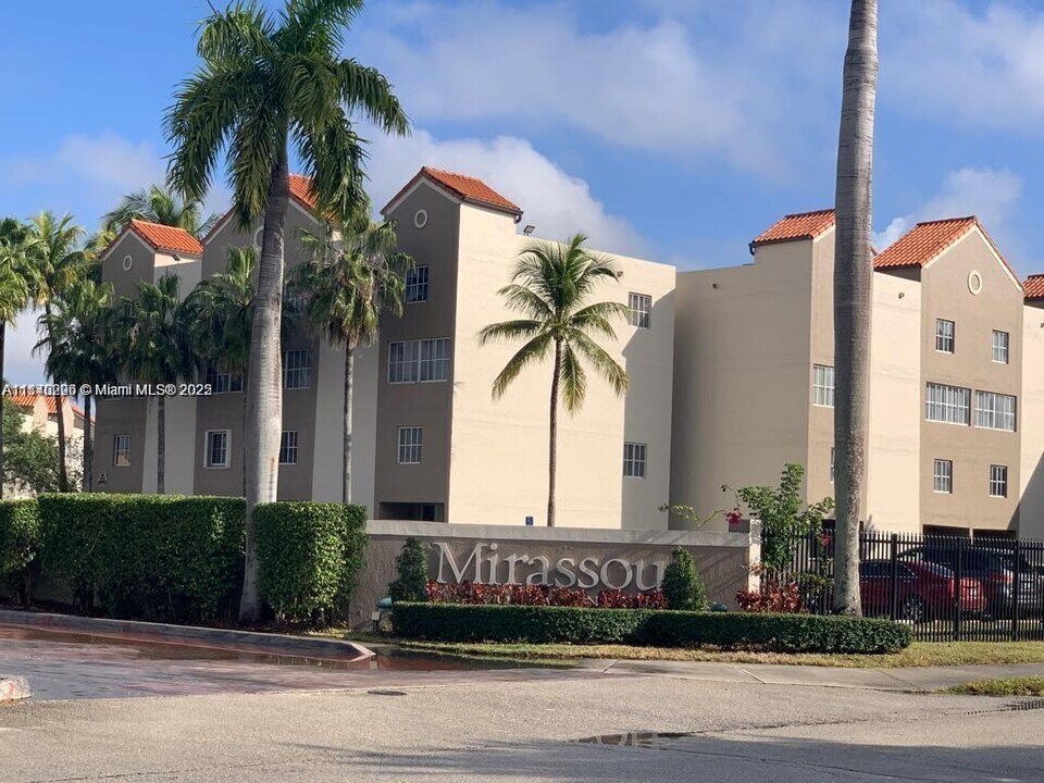6065 NW 186th St in Hialeah, FL - Building Photo