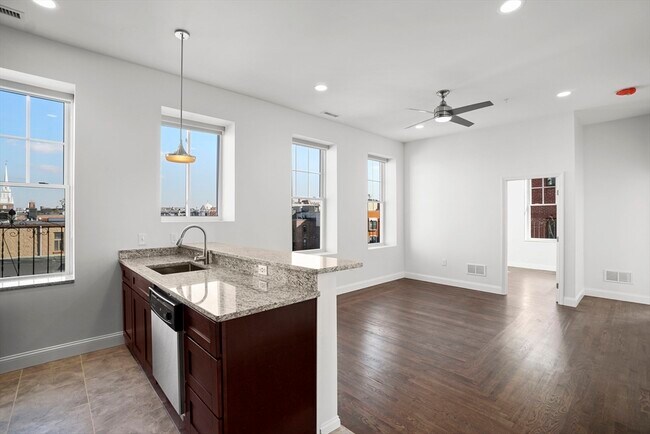 74 Salem St, Unit 3 in Boston, MA - Building Photo - Building Photo