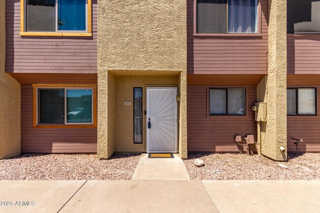 property at 622 W 14th St