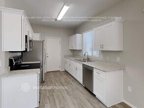 3933 W Irwin Ave in Phoenix, AZ - Foto de edificio - Building Photo