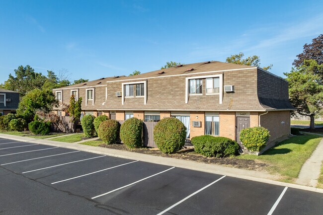 Wyndham Ridge Townhomes in Columbus, OH - Building Photo - Building Photo