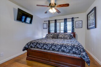 5611 Milart St in Houston, TX - Foto de edificio - Building Photo