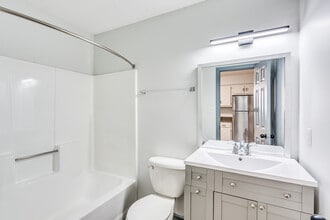 East Ridge Village in East Ridge, TN - Foto de edificio - Interior Photo