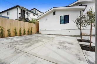2822 1/2 Waverly Drive Unit in Los Angeles, CA - Building Photo - Building Photo