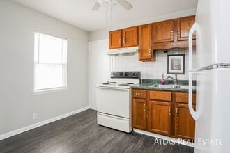 4809 NW Homestead Rd in Riverside, MO - Building Photo - Building Photo