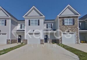 3713 Oak Leaf Wy in Greenville, NC - Building Photo