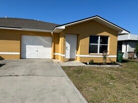 2914 Santa Barbara Blvd in Cape Coral, FL - Building Photo