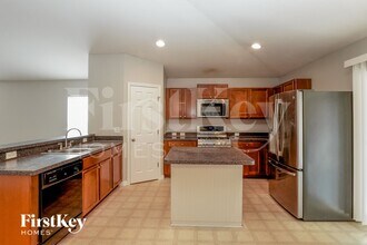 3470 Heath Dr in Deltona, FL - Foto de edificio - Building Photo