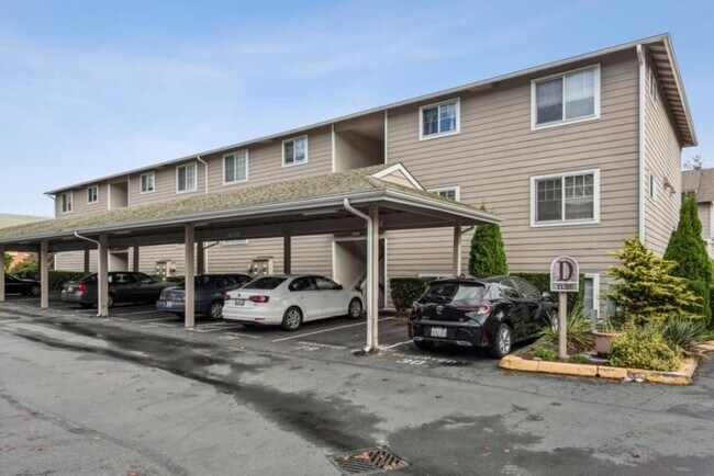 1138 N 198th St in Shoreline, WA - Foto de edificio - Building Photo