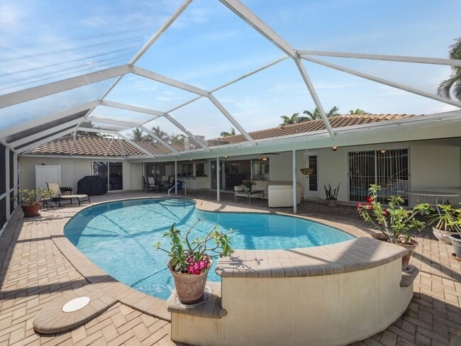 1050 Gulfstream Way in West Palm Beach, FL - Building Photo - Building Photo