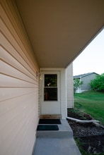7098 xxxx in Oakdale, MN - Building Photo - Building Photo