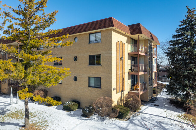 Northridge House Condominiums in Norridge, IL - Building Photo - Building Photo