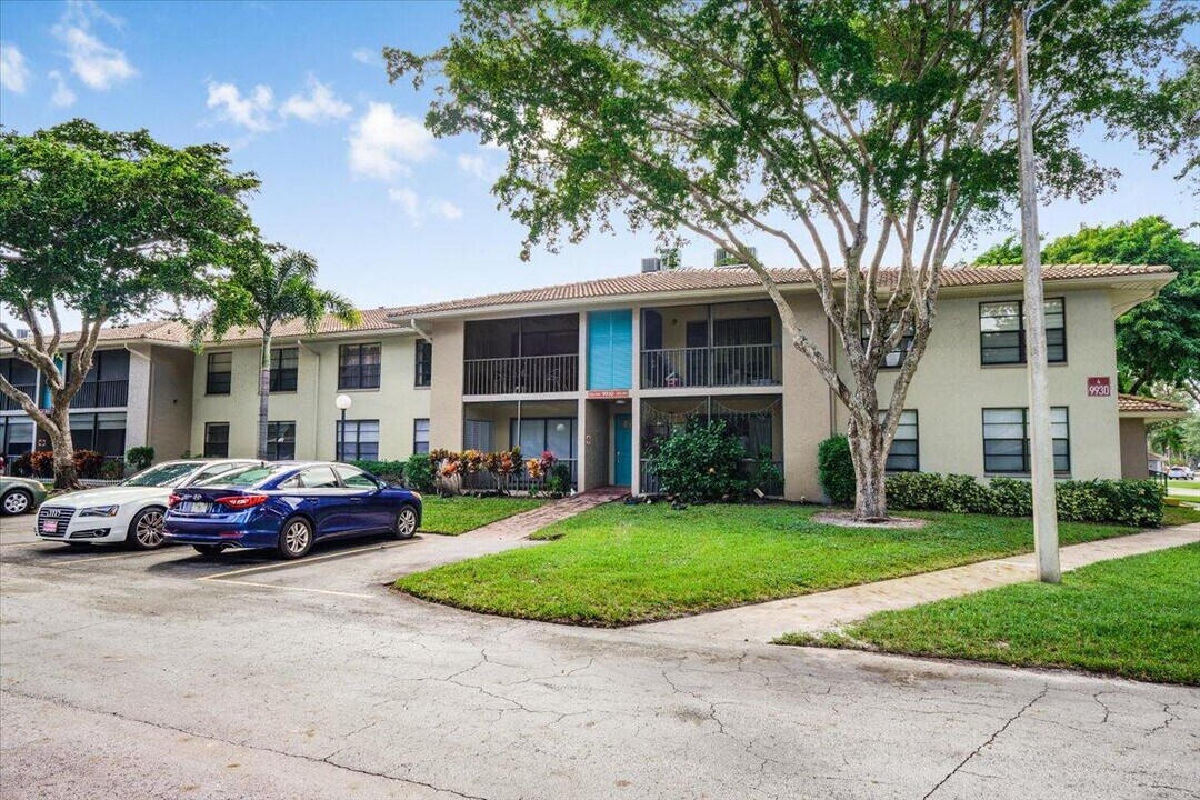 9930 Pineapple Tree Dr in Boynton Beach, FL - Building Photo