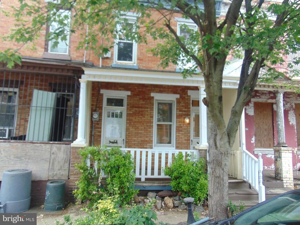 805 Princeton Ave in Camden, NJ - Building Photo