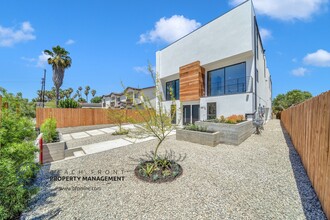 660 N. Mariposa Ave. in Los Angeles, CA - Building Photo - Building Photo