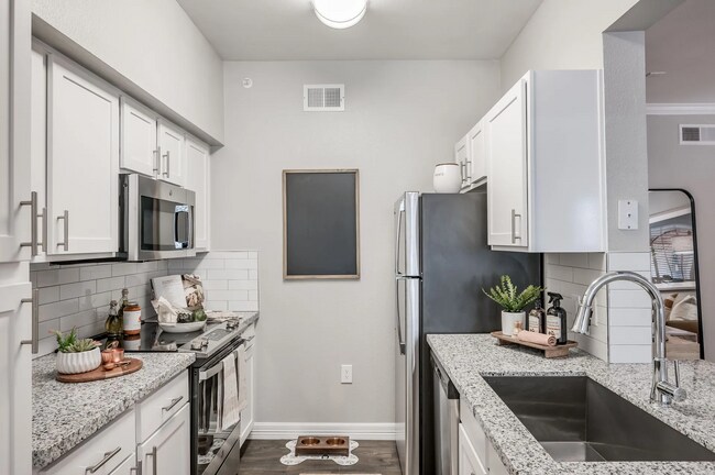 3000 Kingwood Dr in Houston, TX - Building Photo - Building Photo