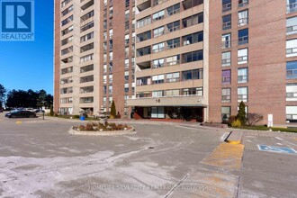 18-2318 Knightsbridge Rd in Brampton, ON - Building Photo - Building Photo