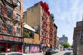 170 Delancey St in New York, NY - Building Photo - Building Photo